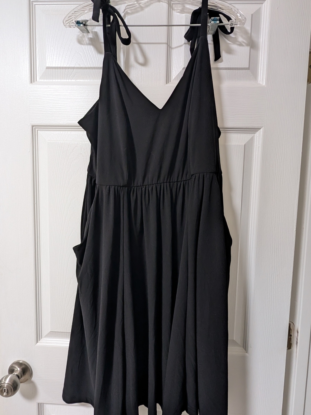 Torrid Size 2X (2) Black Tie Shoulder V-Neck Mini Dress with Pockets